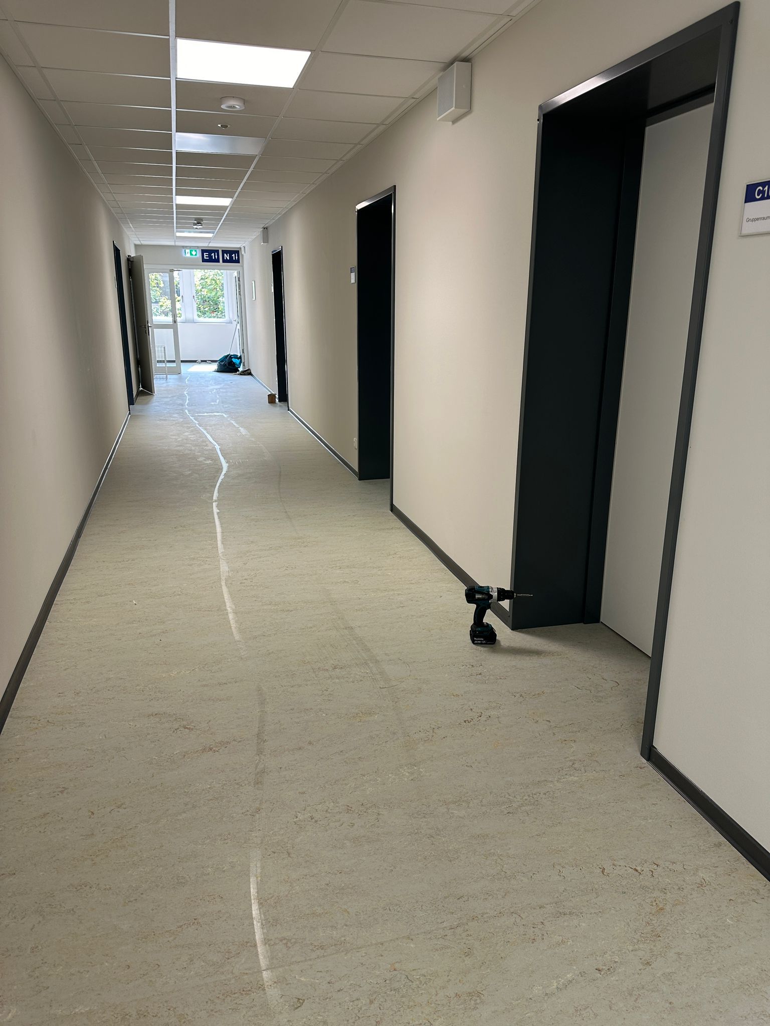 Maschinelle Bodenpflege von SEEL Transport & Reinigung in Berlin